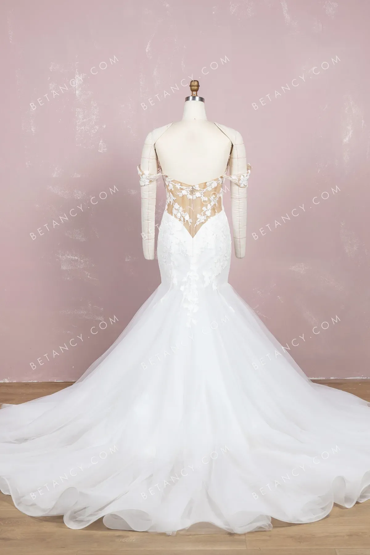 Alluring Lace Off-shoulder Trumpet Tulle Wedding Gown